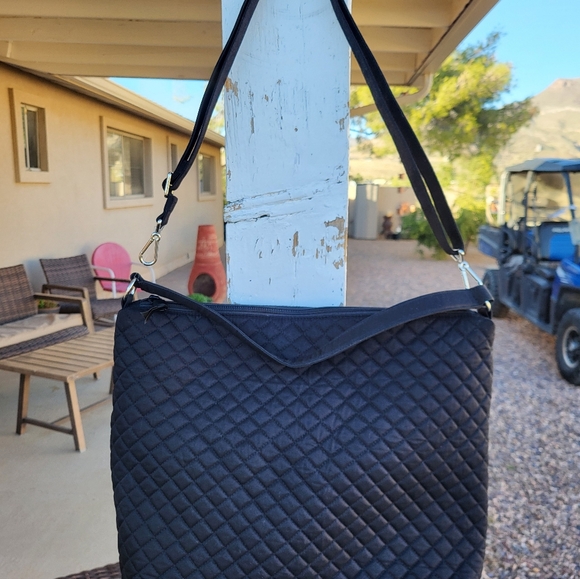 Vera Bradley Black Quilted Oversized Hobo Shouler/Crossbody Bag. - Picture 5 of 16